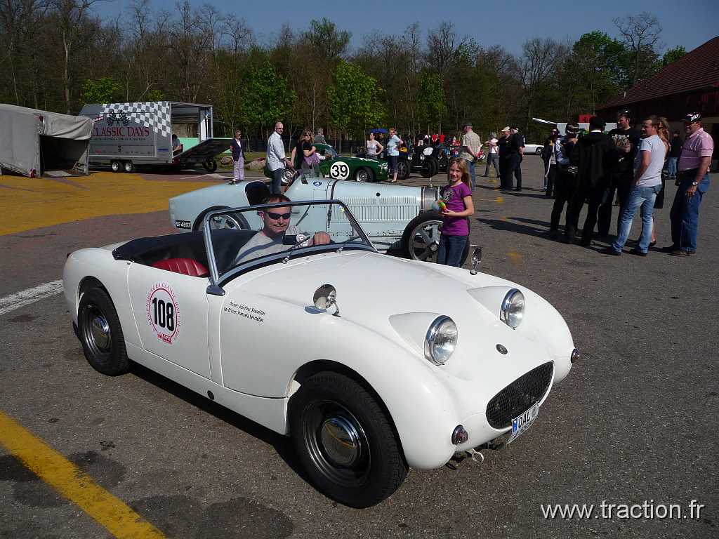 20100424 Biltzheim 01 (26).jpg - 24/04/2010 - 68127 BILTZHEIM5me Rallye Bugatti  l'Anneau du Rhin organis par Caroline Bugatti et Franois RinaldiTriumph - Frog eyes